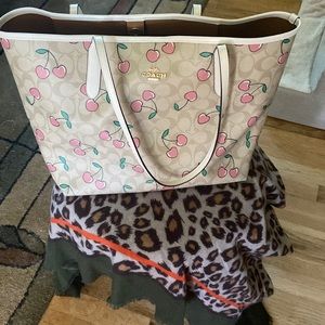 Coach large size tote